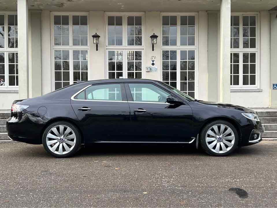 Side View of the Timeless Swedish Luxury Sedan: The Saab 9-5NG V6 Aero XWD, Exemplifying Elegant and Streamlined Design