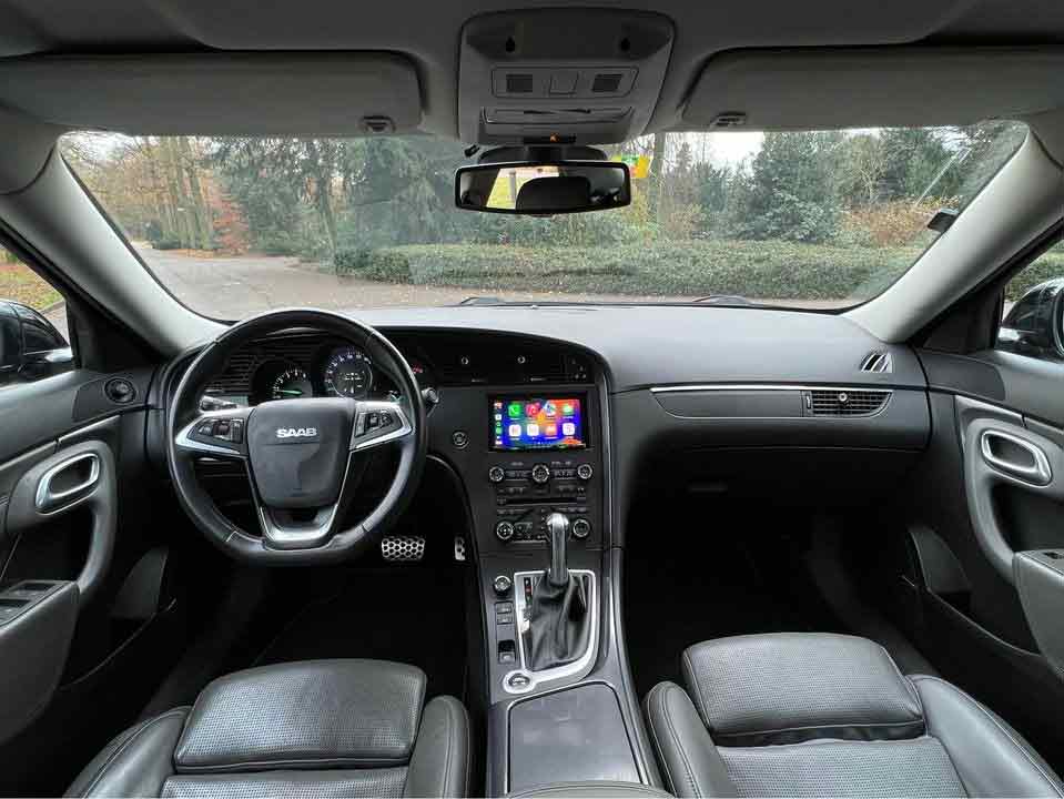 Luxurious Interior of the Saab 9-5NG V6 Aero XWD: Black Leather, Advanced Head-Up Display, Upgraded Pioneer Navigation with Apple CarPlay, and Multifunctional Steering Wheel Controls, Complemented by Electrically Adjustable, Heated, and Ventilated Seats