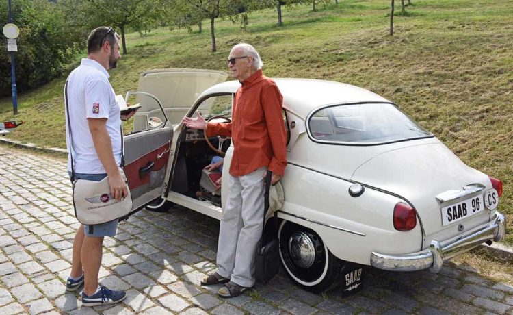 Gene Deitch reunites with his Saab 96 (Photo by Svět motorů/Jiří Pekárek)