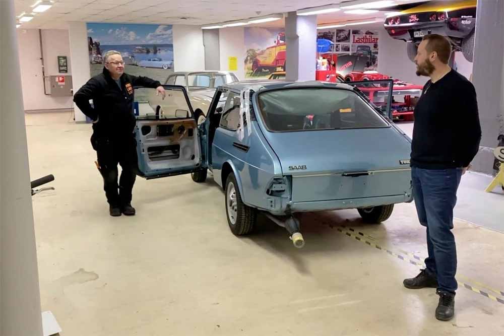 Saab enthusiast Magnus Andersson next to the Saab 99 at the beginning of resaturation some two years ago