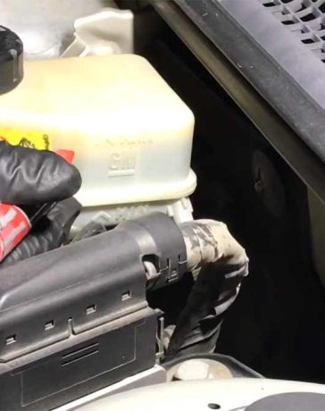 Preparation for a brake fluid change in a Saab vehicle. Watch the detailed video tutorial in this article for step-by-step instructions on how to perform this maintenance task.