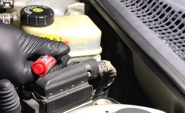 Preparation for a brake fluid change in a Saab vehicle. Watch the detailed video tutorial in this article for step-by-step instructions on how to perform this maintenance task.