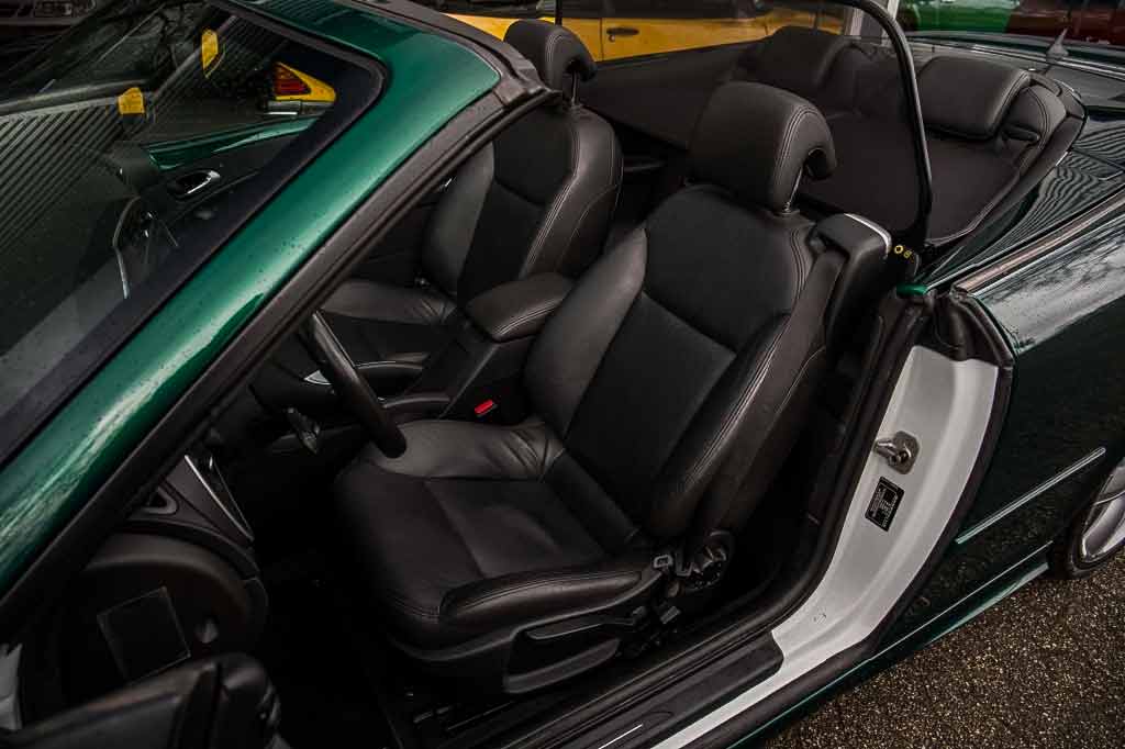 Experience a stylish and cozy ride with the Saab 9-3 Cabriolet's leather seats