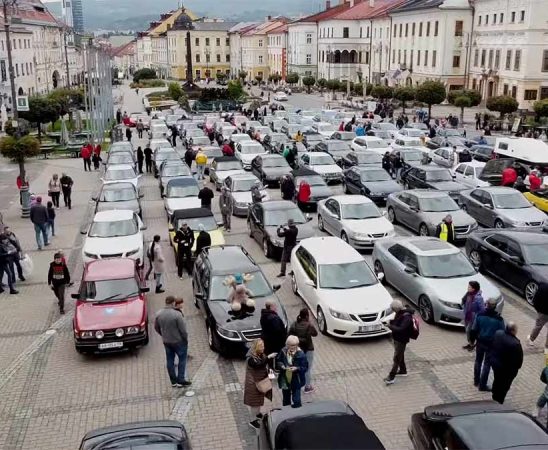 Saab Session Slovakia 2024 – a colorful display of Saab's finest models in Tále, Slovakia, where enthusiasts celebrated the marque’s engineering and heritage.