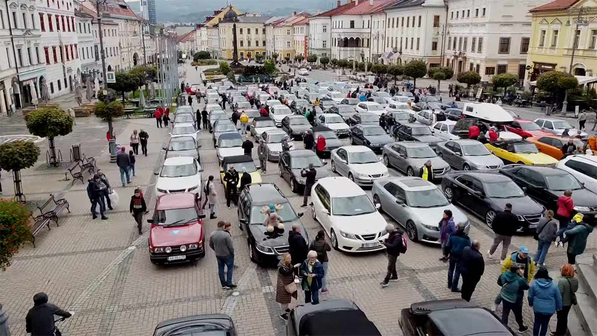 Saab Session Slovakia 2024 – a colorful display of Saab's finest models in Tále, Slovakia, where enthusiasts celebrated the marque’s engineering and heritage.