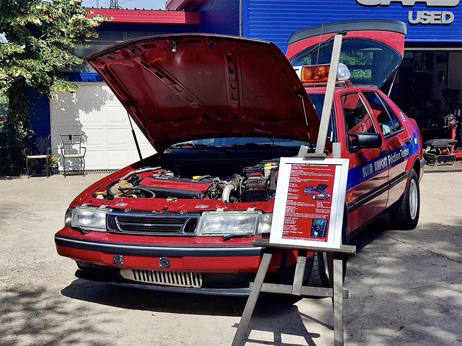 The restored 1996 Saab 9000 SFT proudly displayed at the Saab enthusiasts' gathering in Bulgaria.