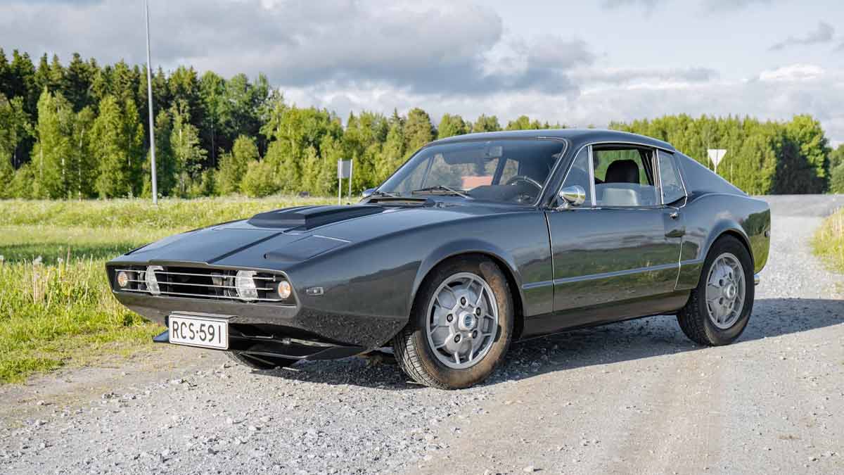 1973 Saab Sonett III in pristine condition, featuring a Ferrari-inspired Grigio Silverstone paint job and performance upgrades including a 1.7-liter V4 engine