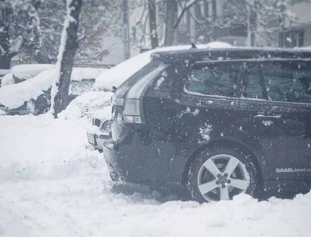 Saab 9-3 Sportcombi Goes Skiing