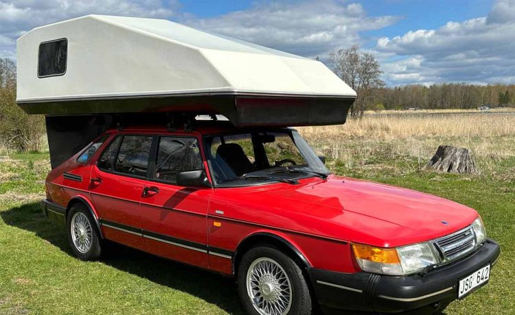 This rare SAAB 900S Toppola — 1992, a classic Saab 900 with Toppola camper upgrade, is a unique opportunity for motor and outdoor enthusiasts. With a starting bid of SEK 120,000-140,000, it's a piece of Swedish motor and camping history.