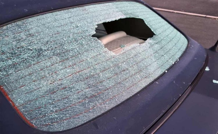 Shattered in the Cold: A Saab 9-3 Convertible's Rear Window Cracked After Using the Defroster on a Frosty Winter Day