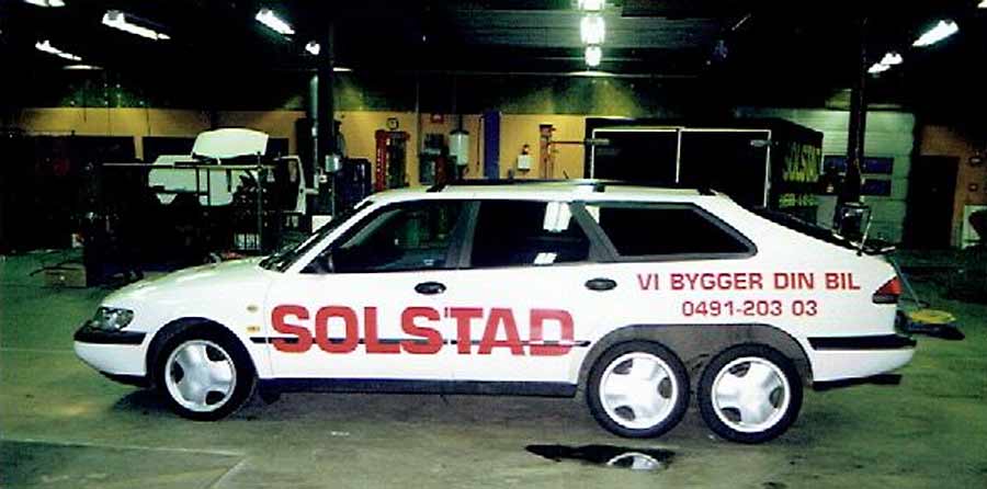 Six-wheel Saab 900