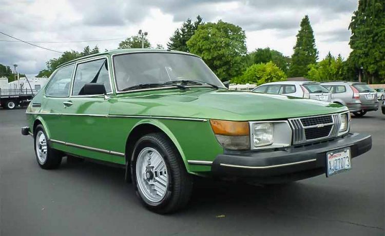 Classic Saab 900