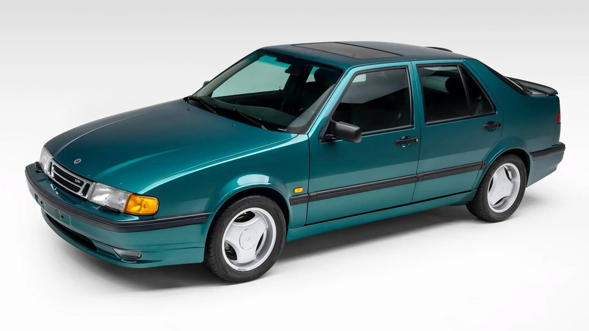 A pristine 1994 Saab 9000 Aero with only 47k miles, finished in striking Eucalyptus Green Metallic, and ready for its next chapter.