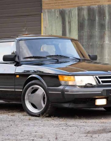 Iconic Elegance: The 1993 Saab 900 Turbo Commemorative Edition in its Timeless Glory