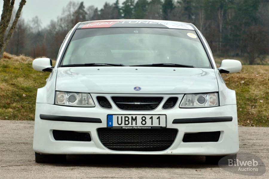 Saab 9-3 XWD 'Lillebror' by Maptun Performance: Aggressive Stance with Pronounced Wheel Arches for a Muscular Look