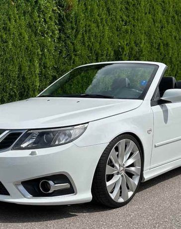 A sleek and powerful 2008 Saab 9-3 1.8T Convertible with 320 HP from MapTune, up for auction at Bilweb Auctions.