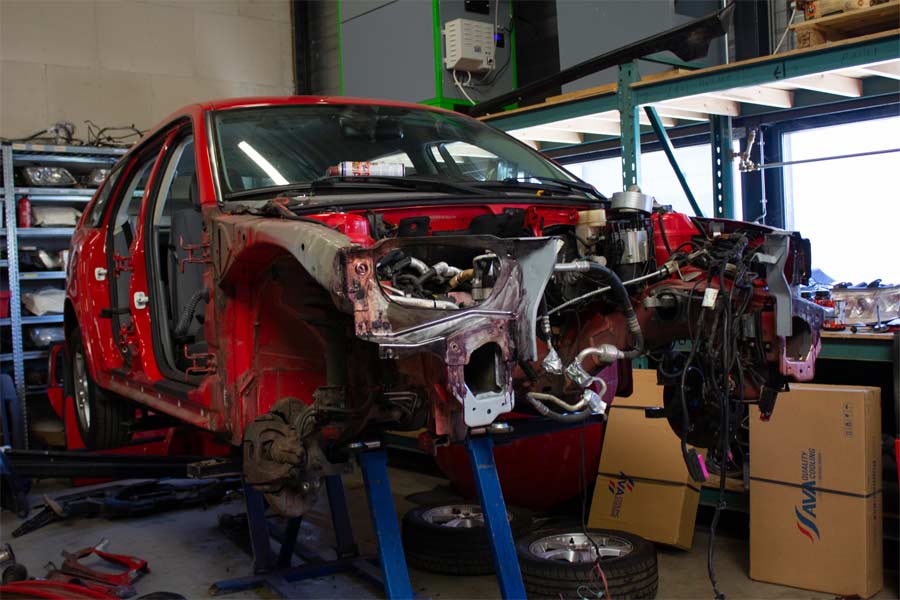 Saab 9-3x in the process of renovation is stripped "to the skin"