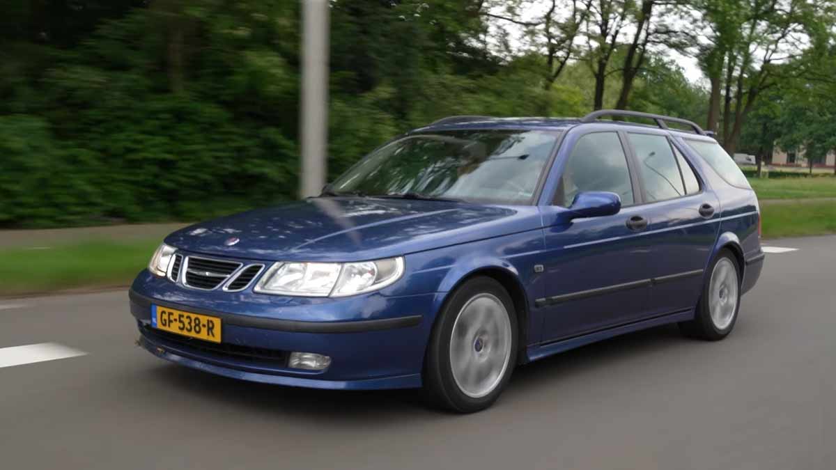 The 2002 Saab 9-5 2.2 TiD Wagon, captured in its full glory, exemplifies resilience and durability with nearly 600,000 kilometers on the odometer. This iconic vehicle continues to serve its owner faithfully, showcasing the enduring quality of Saab engineering.