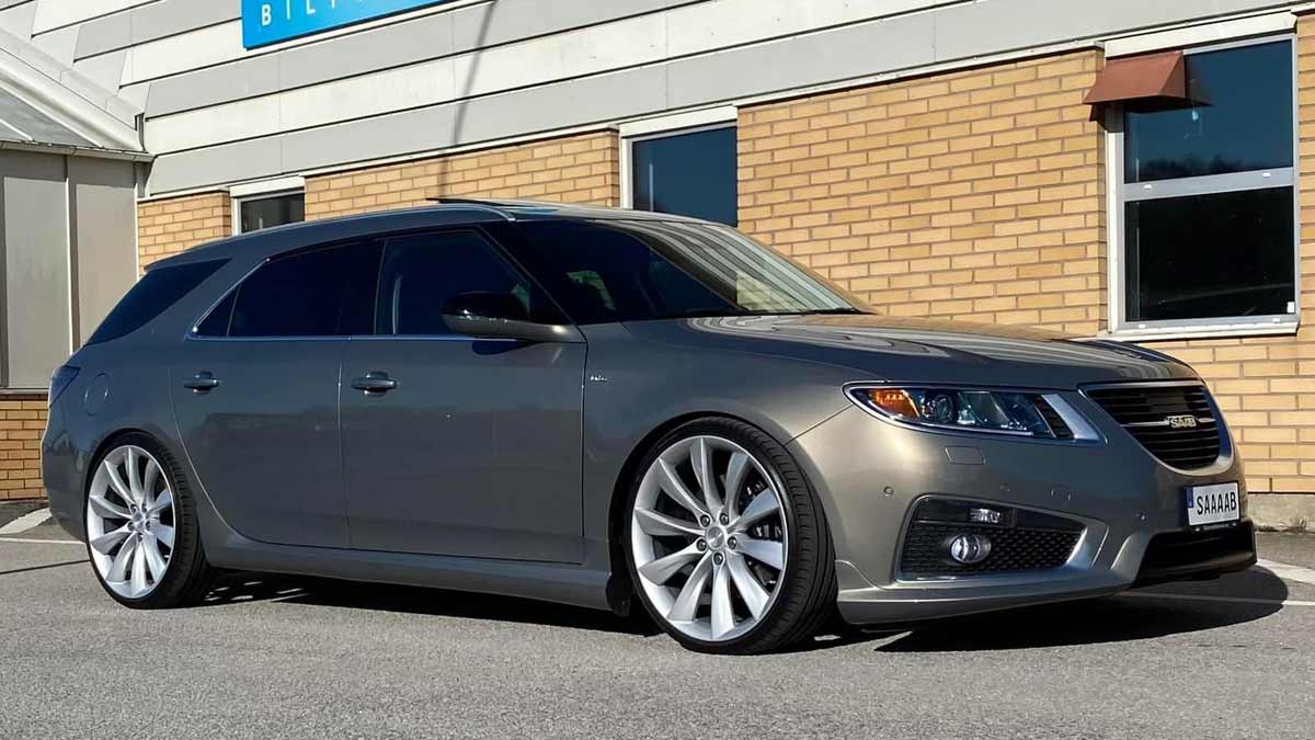 Philip Salonen’s fully restored Saab 9-5NG Sportwagon – a rare and powerful masterpiece that redefines Saab’s legacy, meticulously crafted by Mannes Bilservice.