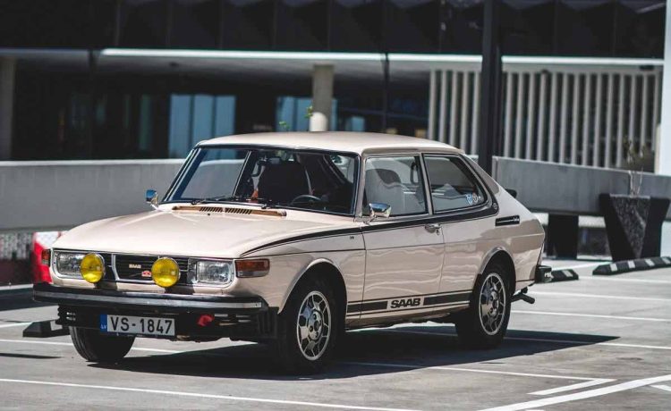 1975 SAAB 99 Combi Coupe Automatic for Sale – This meticulously restored classic in Riga, Latvia, features a rare automatic transmission, making it a unique find for Saab enthusiasts.