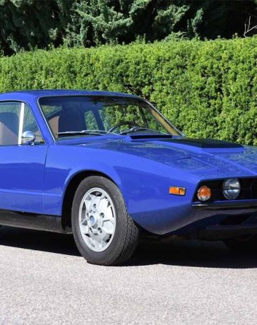 A beautifully restored 1972 Saab Sonett III, featured in the Bilweb Auctions. This classic sports car has undergone a meticulous 14-year restoration, blending Californian origins with Swedish craftsmanship.