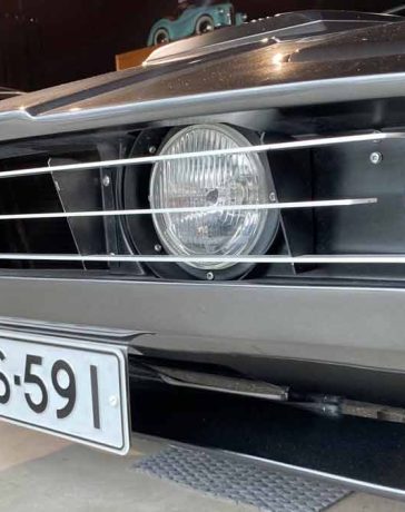 Close-up of the front grille and headlights of a 1973 Saab Sonett III, showcasing its distinctive design and well-maintained condition, featuring a Finnish registration plate.