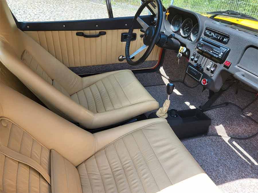 The interior of the 1972 Saab Sonett III has been completely refurbished, featuring new leather upholstery and carpets. This meticulous restoration enhances the car's comfort and luxury, offering a pristine driving environment.