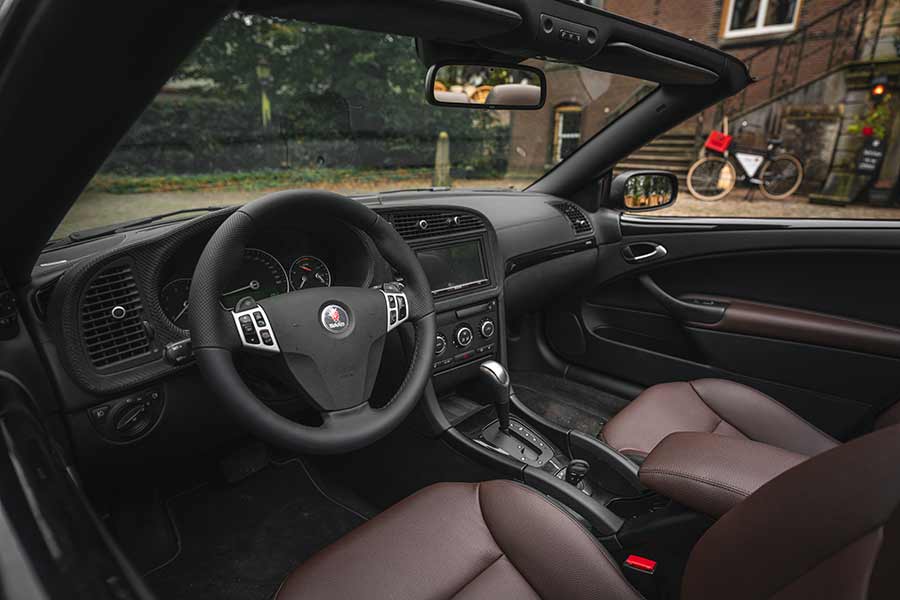 A meticulously crafted interior featuring premium brown and black leather, Hirsch carbon-pattern trim, and exclusive Turbo X touches—bringing luxury and sportiness to this one-of-a-kind convertible.