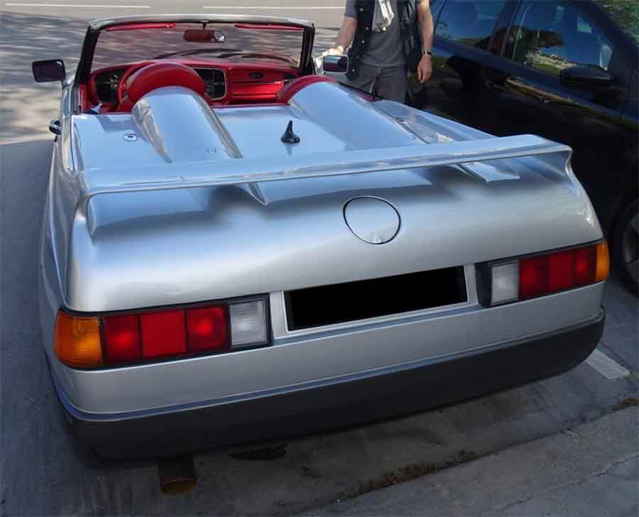 The rear view of the Saab 900 Speeder, highlighting its aerodynamic design with dual humps behind the seats and a stylish rear spoiler, accentuating the prototype's sporty and unique character.