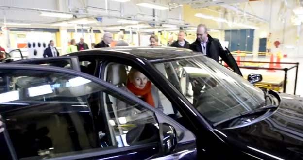 Swedish minister test Nevs 9-3 EV