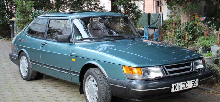 This 1989 Saab 900i 16V, in its distinctive Beryl Green Metallic, was stolen in the early hours of February 5, 2025, from an underground parking garage in Naumburg (Saale), Germany.