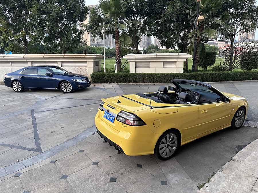 A rare sight from Tony Wang’s collection: The vibrant yellow Saab 9-3 Convertible alongside the exclusive 2010 Saab 9-5 NG FWD with Adaptive Chassis Control—the only one of its kind in China.