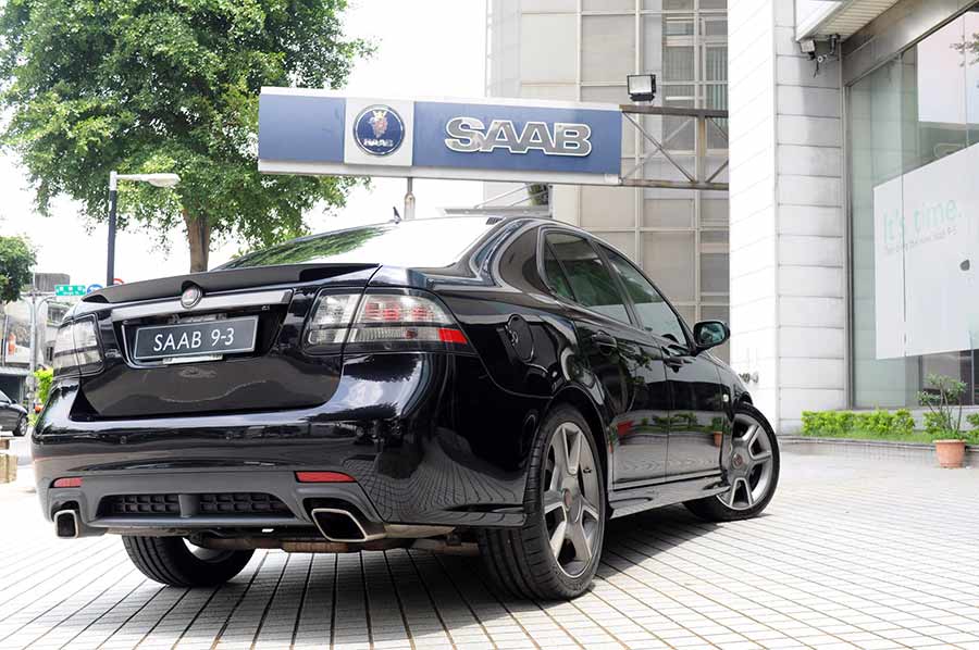 Mr. Ke’s fully upgraded Saab 9-3 Turbo X, standing proudly in front of SAC’s dealership – a rare and formidable symbol of Saab’s performance legacy.