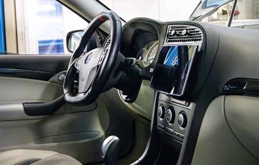 Refined Saab 9-3 interior enhanced with premium leather dashboard, door handles, and a bespoke multimedia system by Maptun Performance.