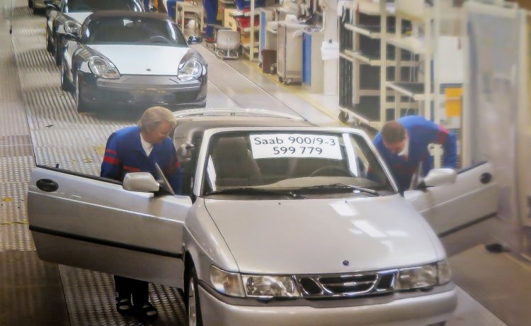 The Saab 9-3-900 Cabriolet on the production line in Uusikaupunki, Finland